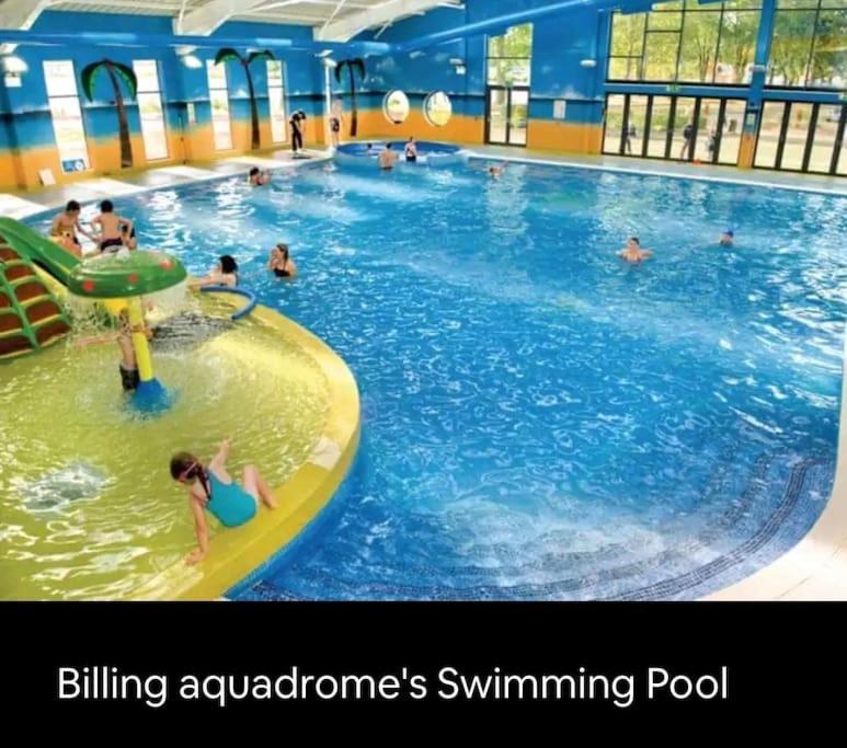 Billing Aquadrome Northampton, Royale Poplar Km12 Apartment Luaran gambar